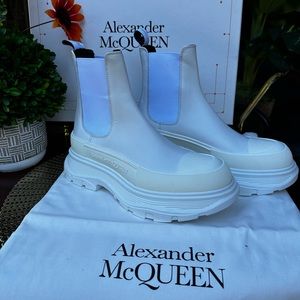 Alexander McQueen White🍀